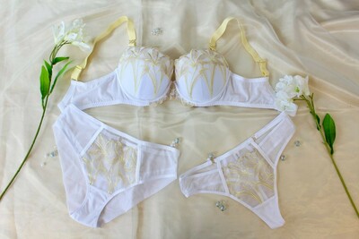 バストアップブラJOVITA white